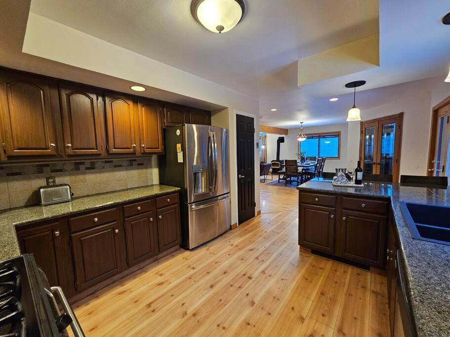 Private And Updated Breck Home With Hot Tub بريكنريدج المظهر الخارجي الصورة